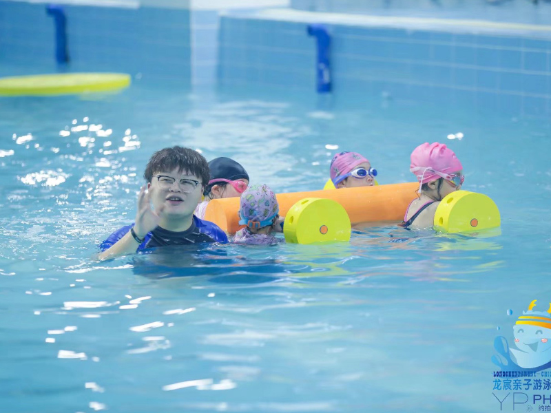 龍宸親子游泳俱樂(lè)部師生風(fēng)采